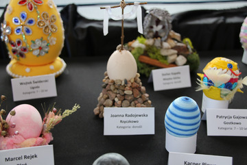 WSPANIAŁA TRADYCJA WIELKANOCNEGO ZDOBIENIA PISANEK ZNÓW ROZKWITŁA W MIEJSKIEJ GÓRCE  